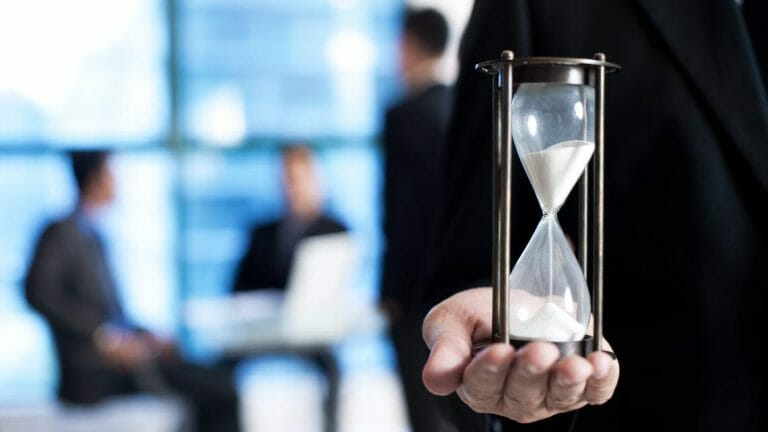 Managing Time Effectively in Your Presentation: 4 Expert Tips  – How to Stay on Track!